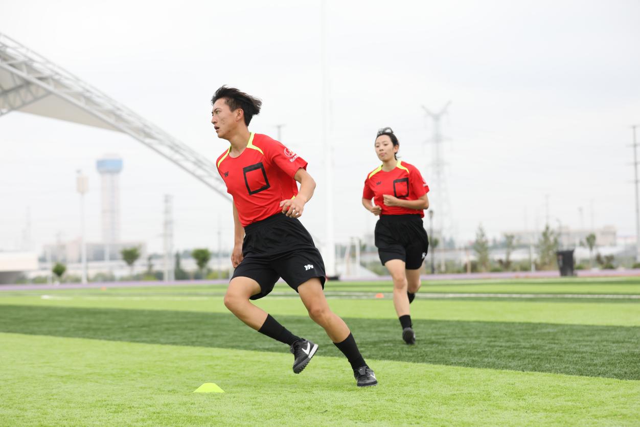 相约黄河 “足”够精彩|比赛中裁判员也要“考试”